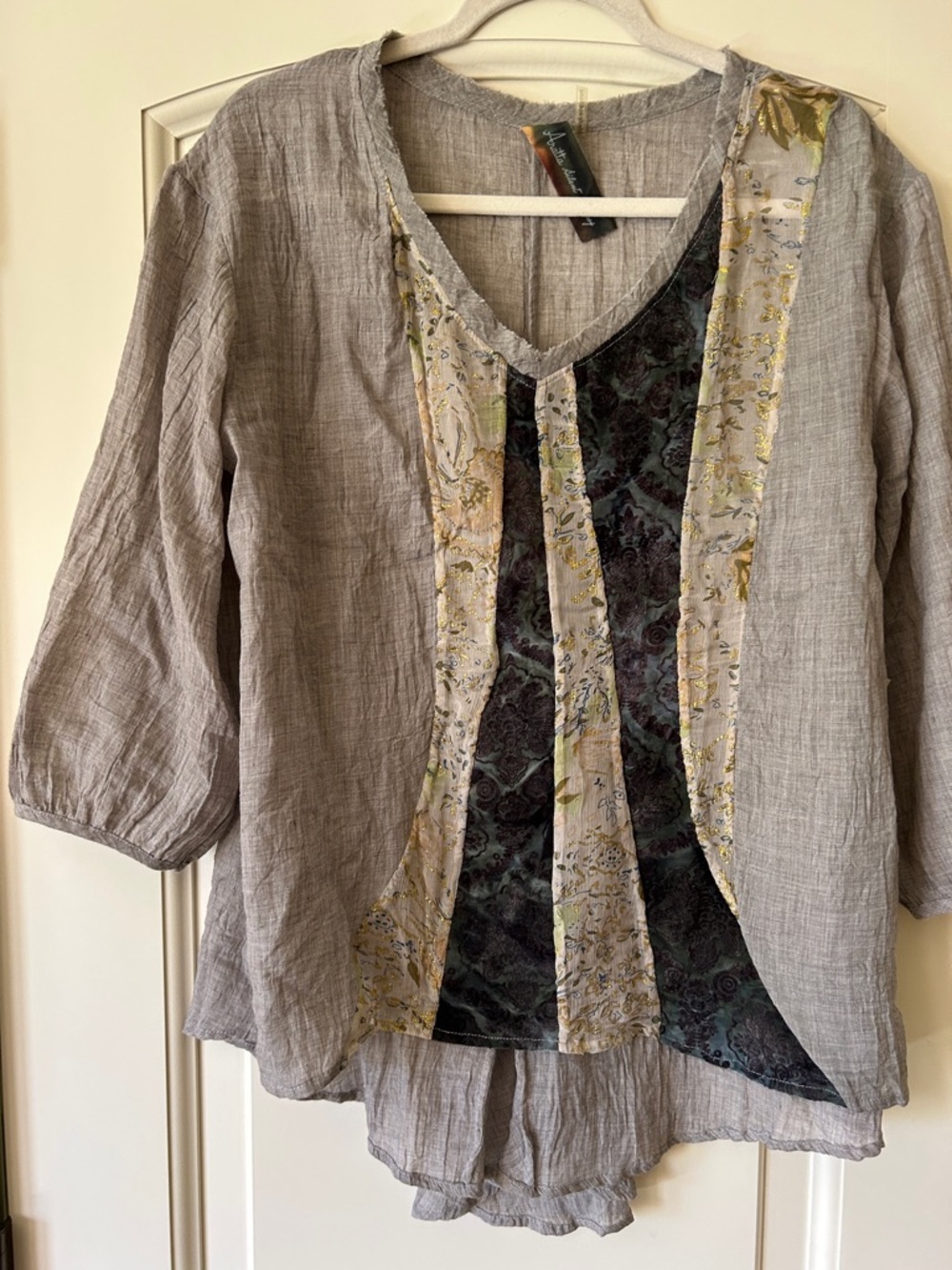 Aratta Gray Linen-Blend High-Low V neck Puff Sleeves Top with Colorful plackets